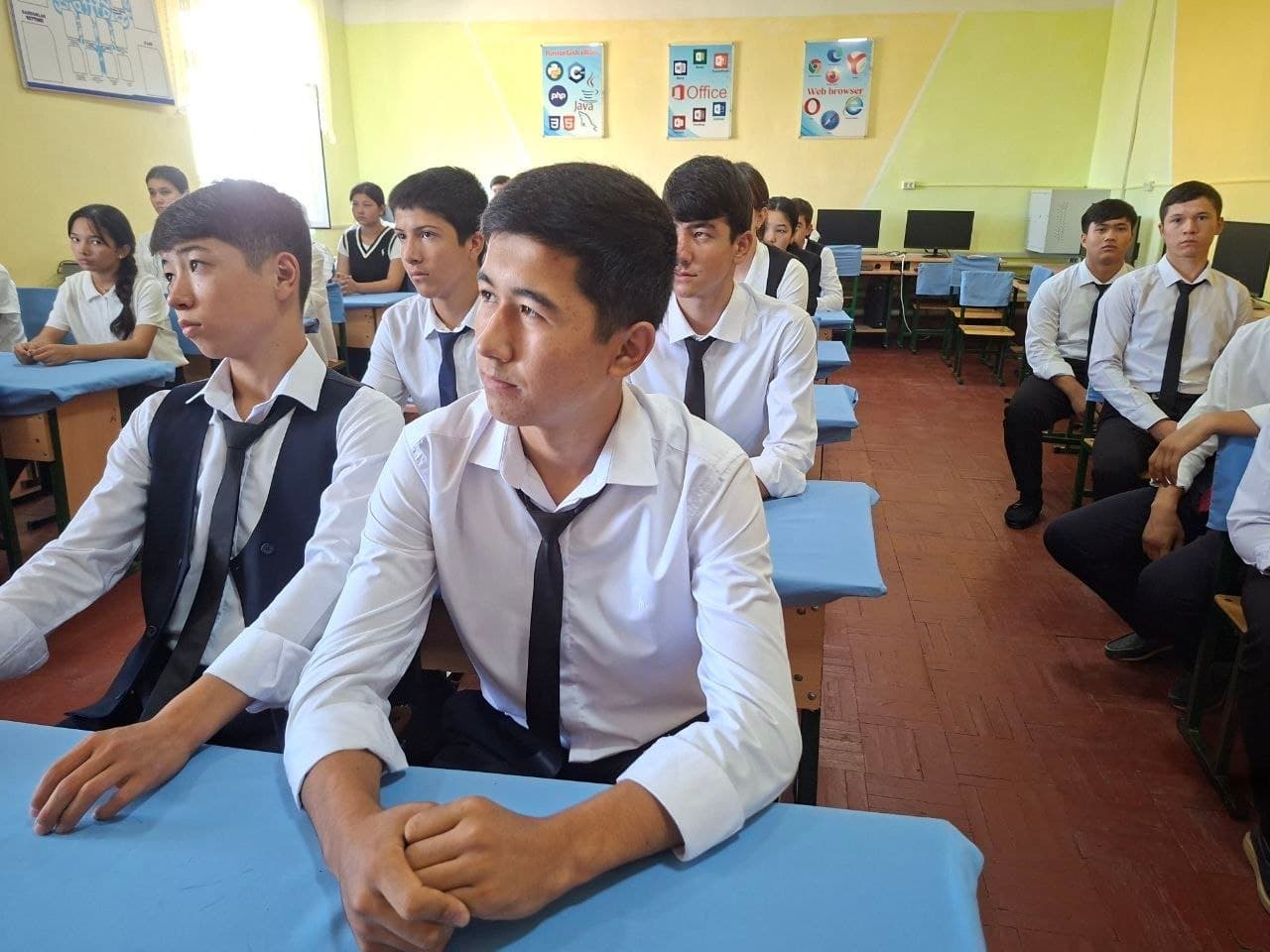 Sirdaryo viloyati Favqulodda vaziyatlar boshqarmasi boshlig‘i X.Sadirov hamda Oqoltin tumani 2-sonli umumiy o‘rta ta’lim maktabining o‘quvchi yoshlari ishtirokida uchrashuv tashkil etildi.