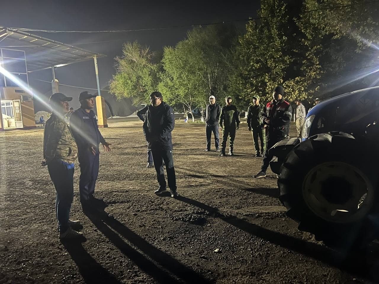 Sirdaryo viloyati FVB boshqarmasi boshlig‘i o‘rinbosari A. Gazixodjayev rahbarligida paxta qabul qilish punktlarida tungi nazorat-profilaktik tadbirlari olib borilmoqda.