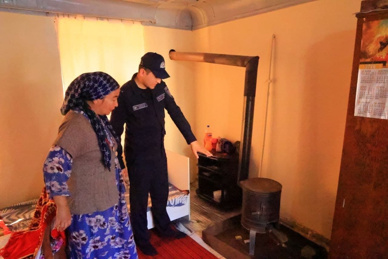 podpolkovnik A.Yunusov boshchiligida eksterritorial tamoyil asosida inspektorlarni jalb etgan holda Qo‘qon shahrida yong‘inlarning oldini olishga qaratilgan profilaktik tadbirlar tashkil etilmoqda.