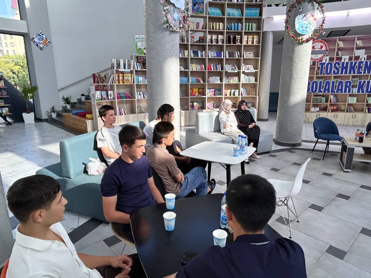 Rahbar va yoshlar uchrashuvi tashkil etildi