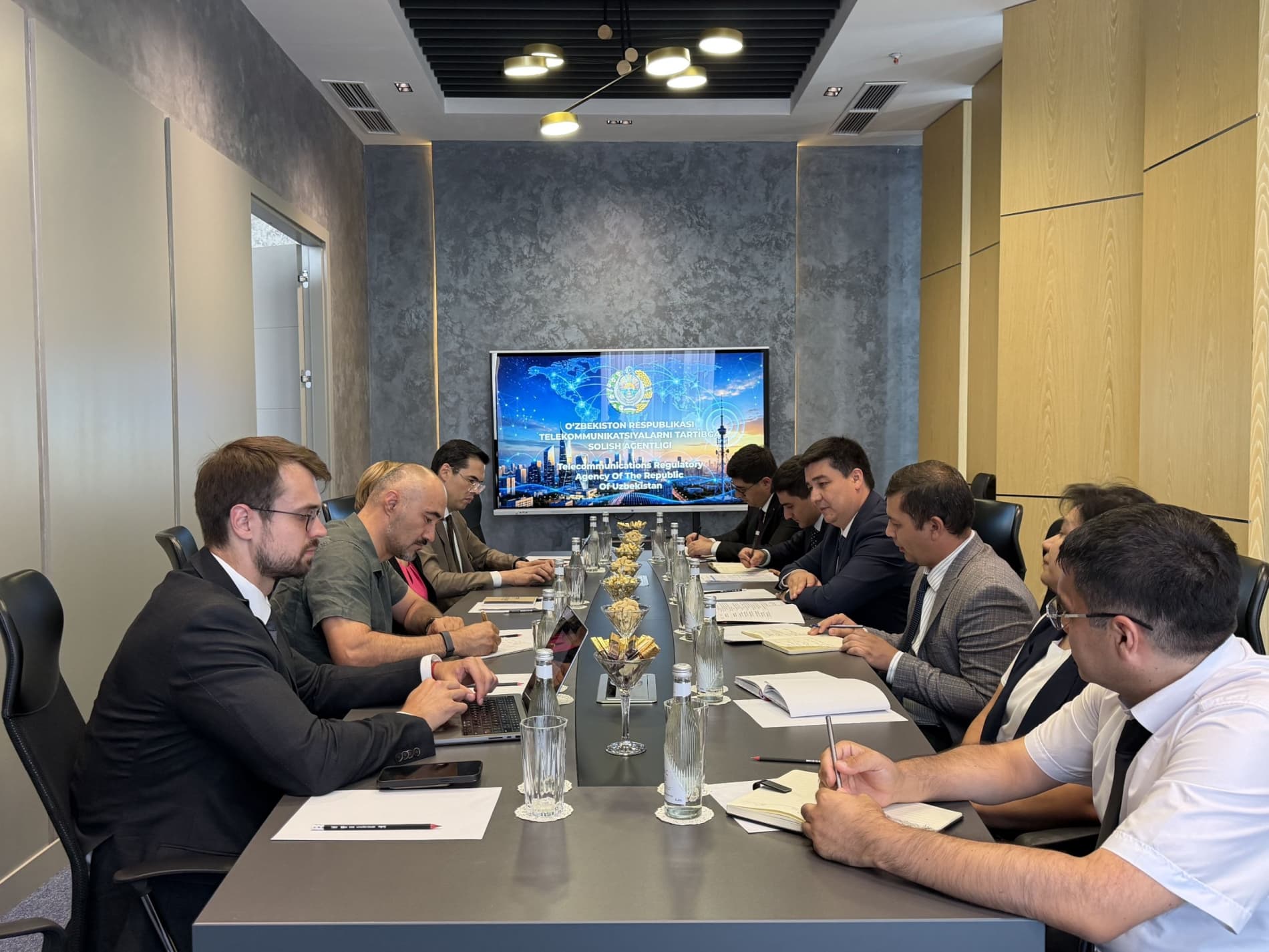 Cooperation with the World Bank on Telecommunications Regulation Discussed