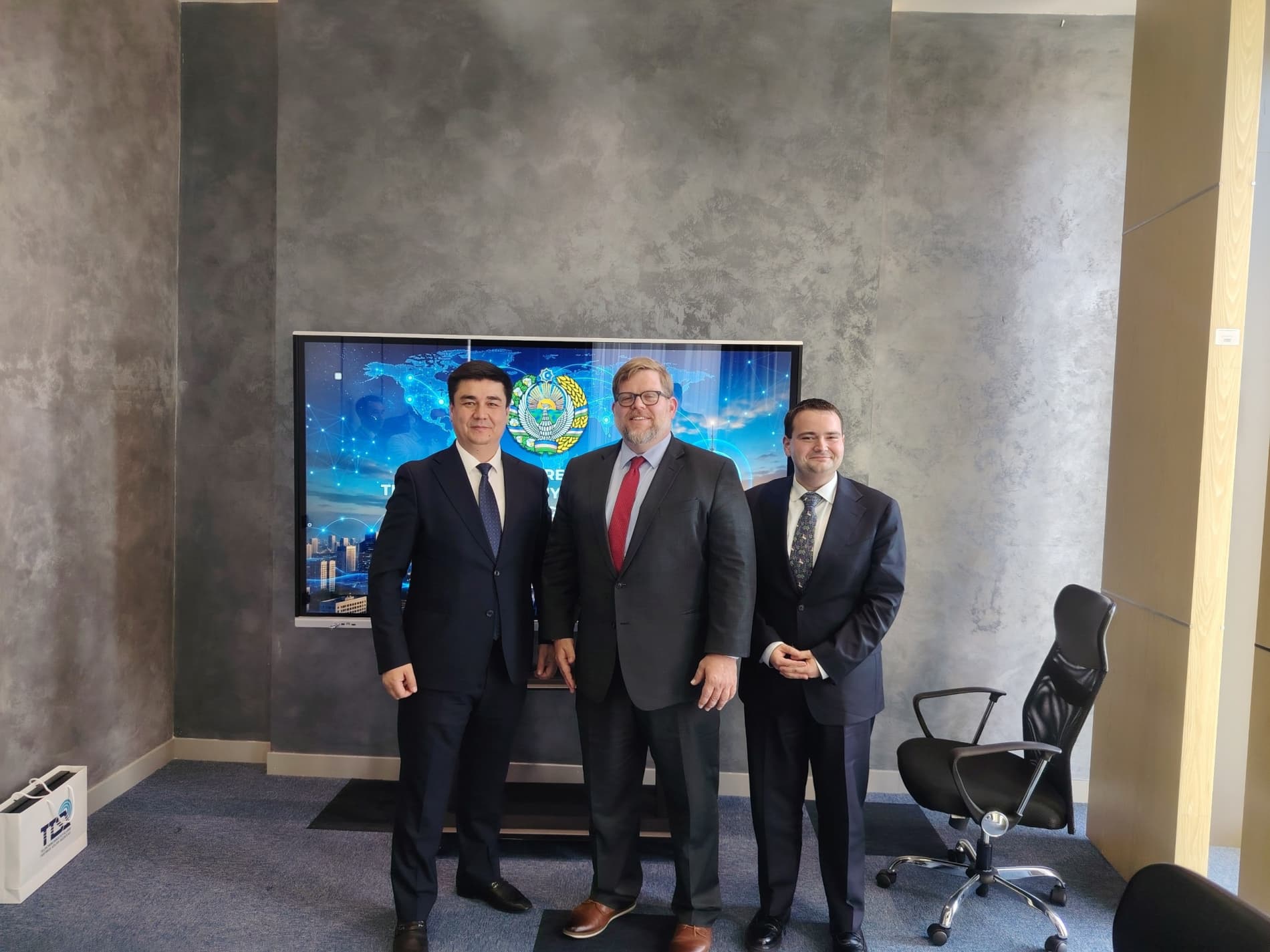 Dilshod Quryozov, Director of the Agency for Regulation of Telecommunications, held a meeting with representatives of the Bureau of Cyberspace and Digital Policy (CDP) of the U.S. Department of State.