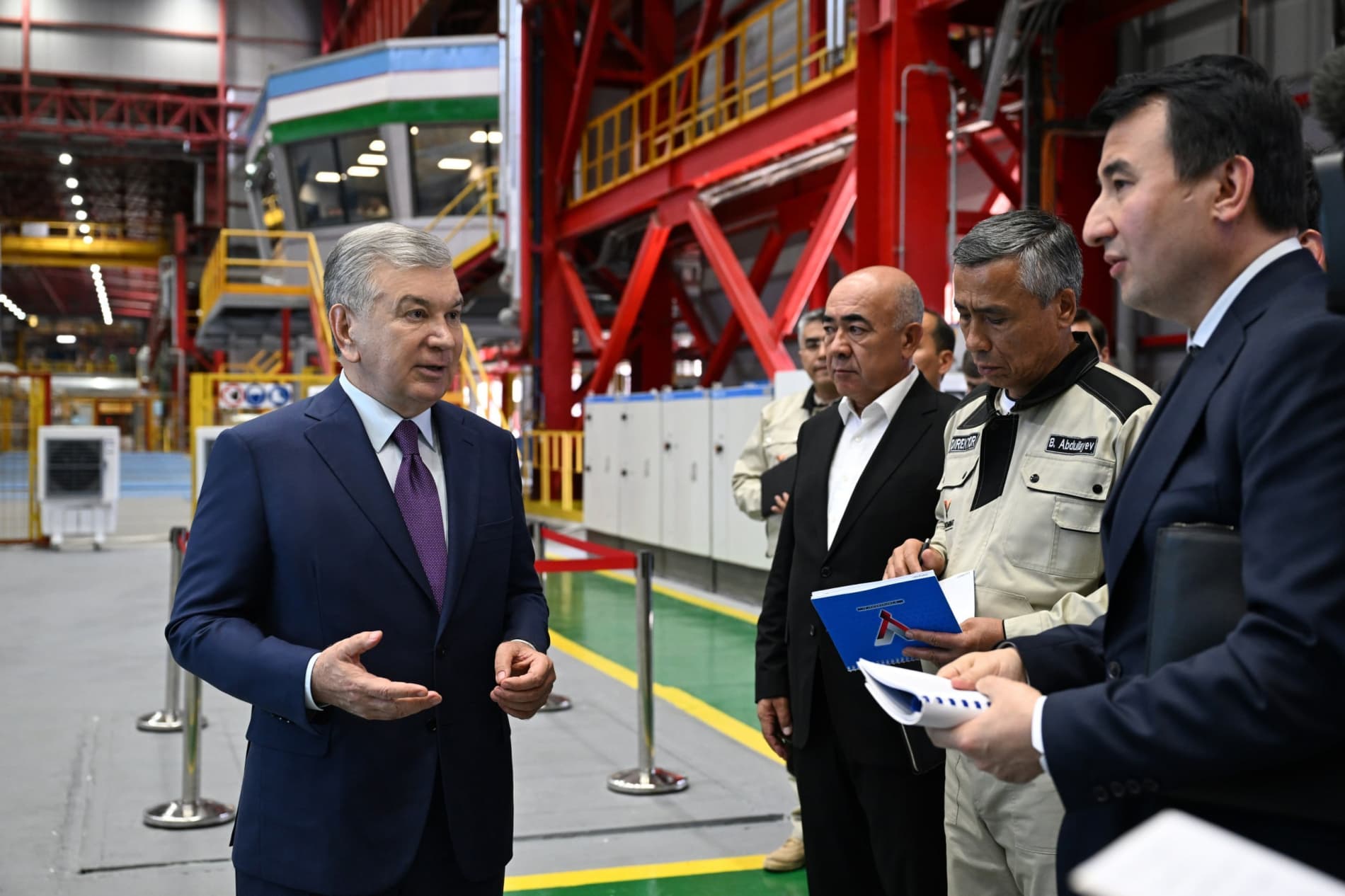 Davlatimiz rahbari metall listlar ishlab chiqarish jarayoni bilan tanishdi