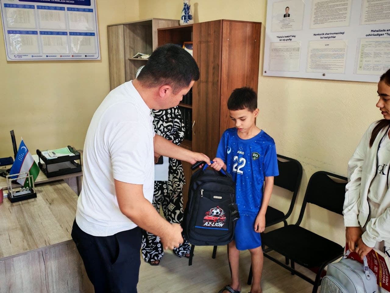 Ikki nafar farzandga "Mustaqilligimizning 35-yil"ligi munosabati bilan o‘quv qurollari ulashildi.