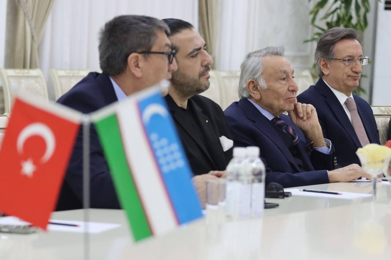 Andijon viloyati hokimi Shuhratbek Abdurahmonov turkiyalik investorlarni qabul qildi