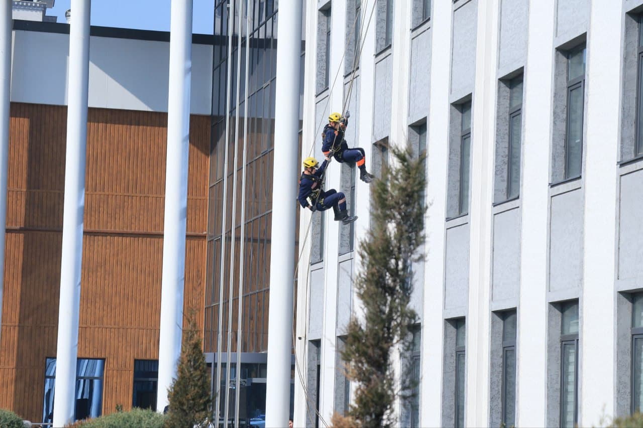 Al-Xorazmiy maktabida favqulodda vaziyatlarda to‘g‘ri va tezkor harakat qilish bo‘yicha ko‘rgazmali o‘quv-seminari tashkil etildi