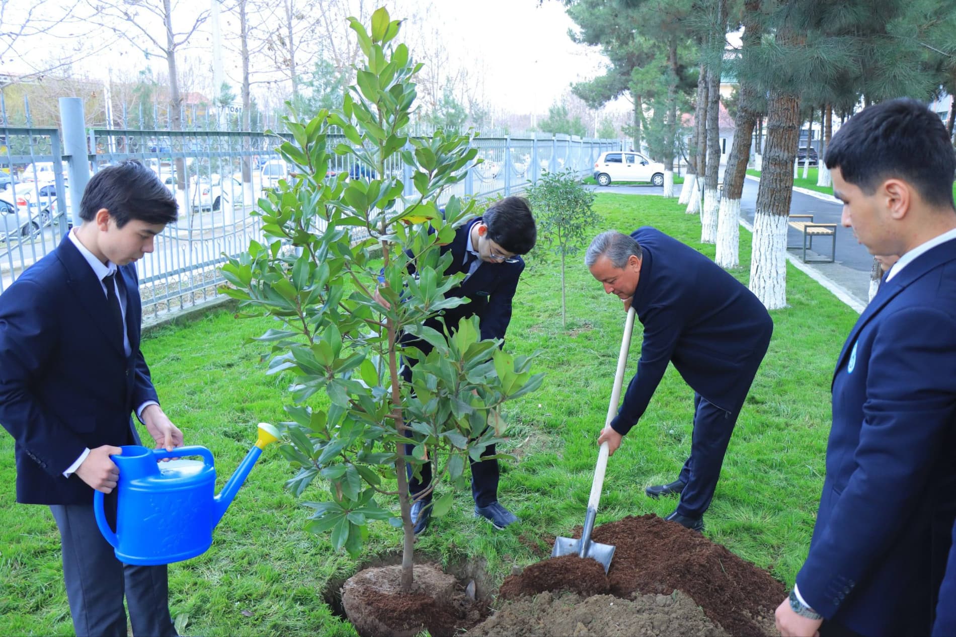 Shuhratbek Abdurahmonov Asaka tumanida bo‘lib, kasb-hunar texnikumiga tashrif buyurdi