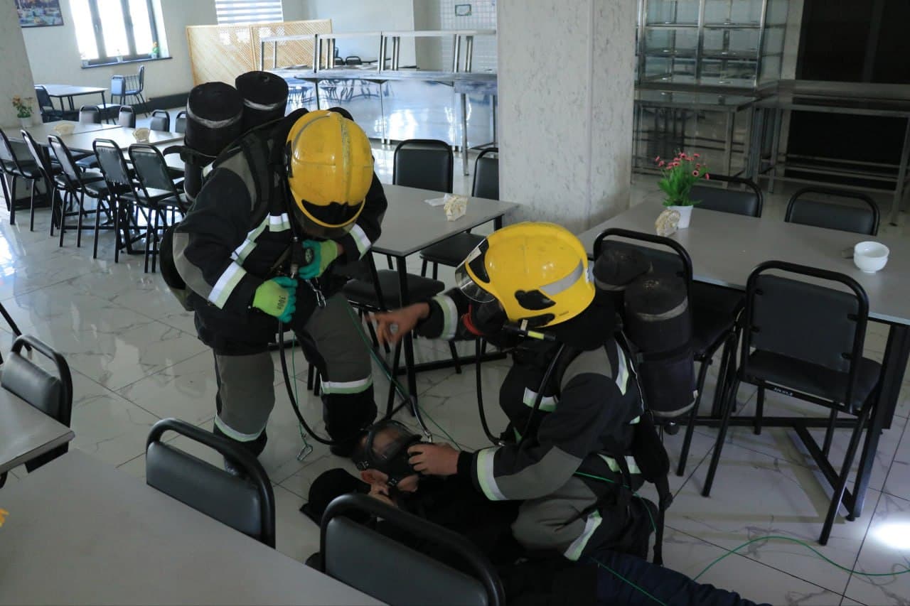 Al-Xorazmiy maktabida favqulodda vaziyatlarda to‘g‘ri va tezkor harakat qilish bo‘yicha ko‘rgazmali o‘quv-seminari tashkil etildi