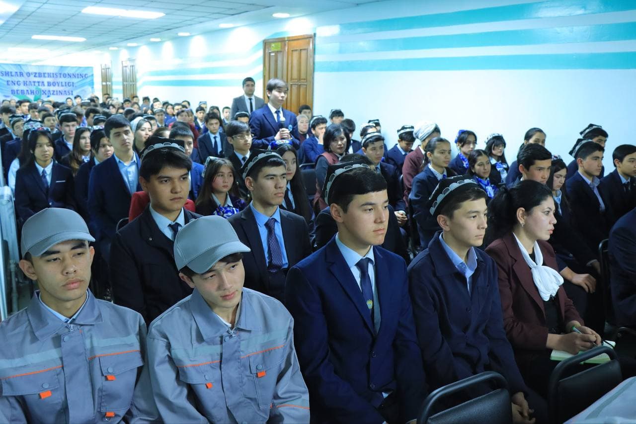 Yoshlar bilan ochiq va samimiy muloqot