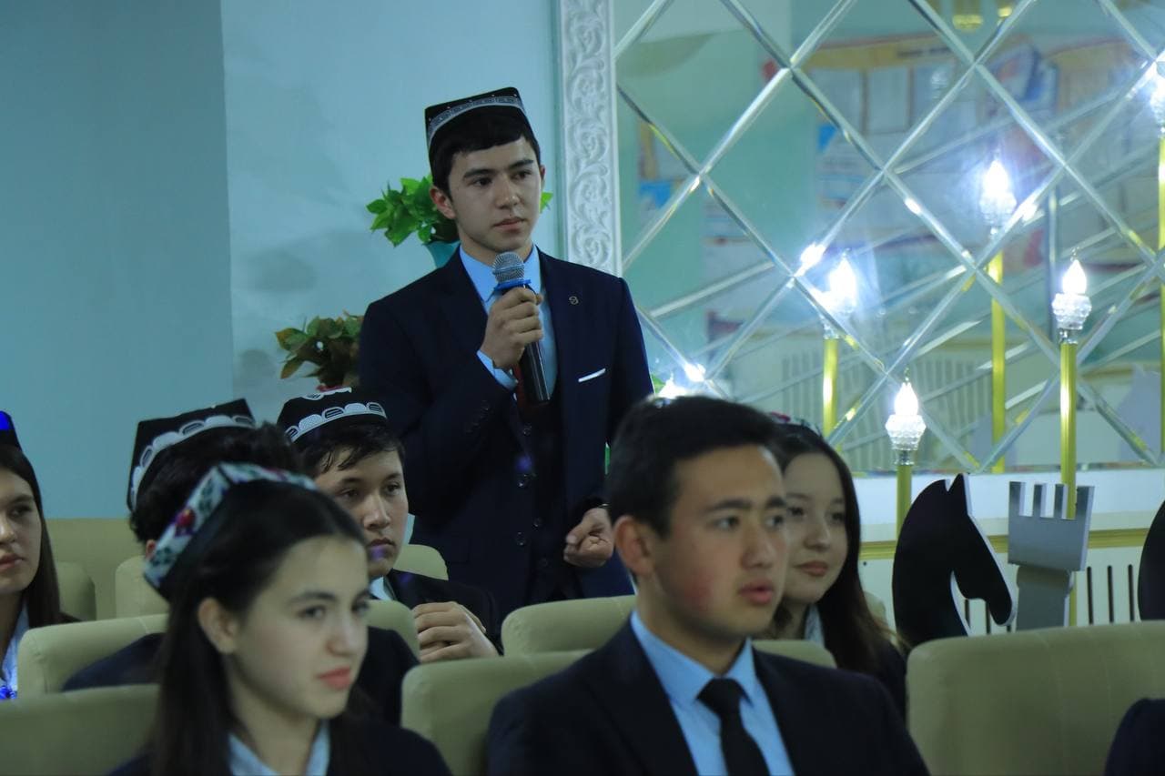 Yoshlar bilan ochiq va samimiy muloqot