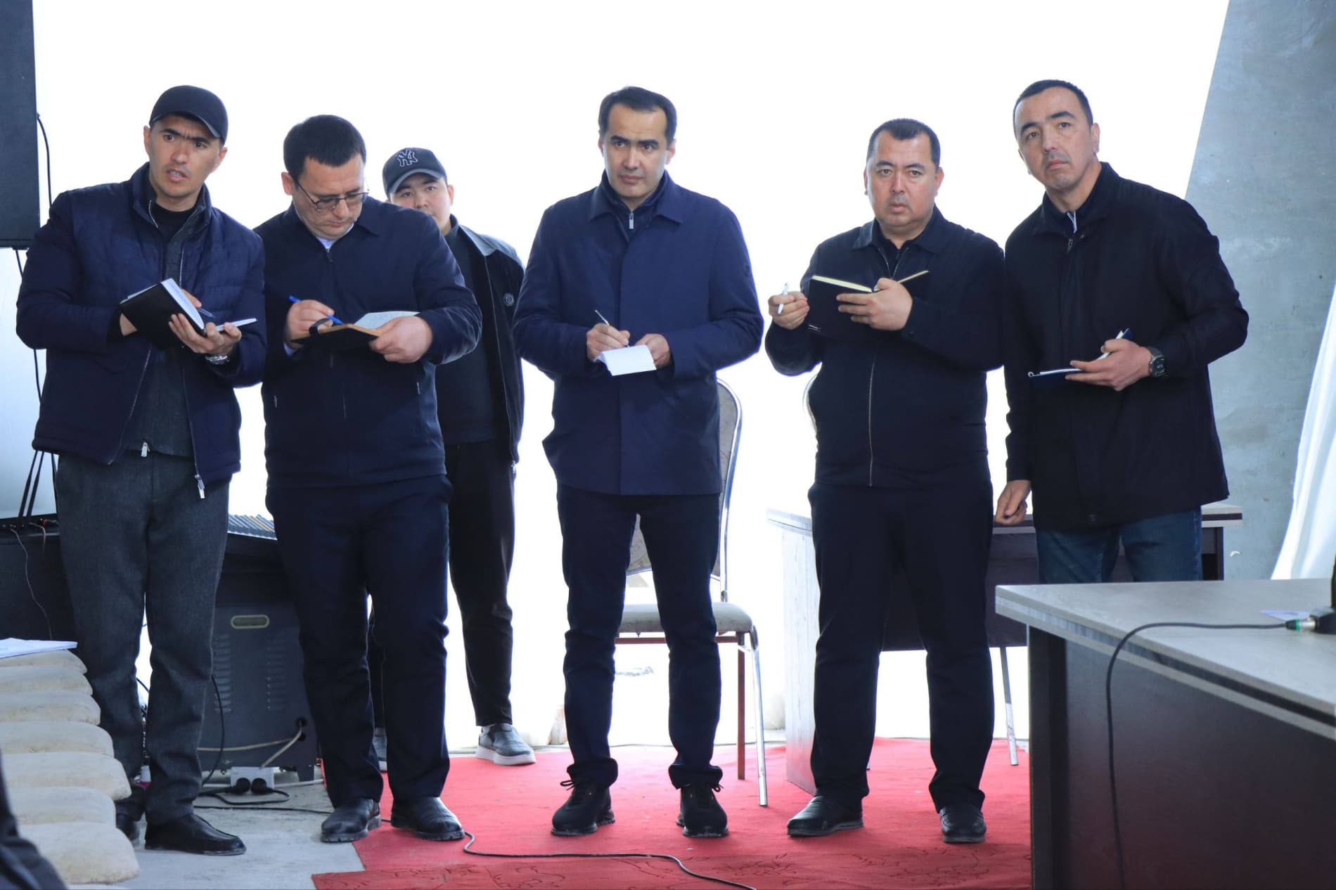 Viloyat hokimi yosh tadbirkorlar bilan uchrashdi