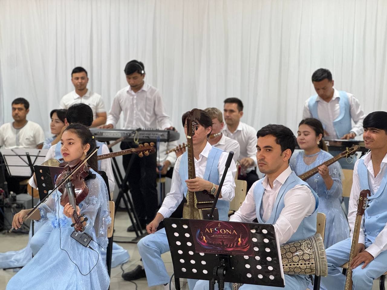 15 may — Xalqaro oila kuni munosabati bilan “Ibratli oila” ko‘krak nishoni sovrindorlarini taqdirlash marosimi bo‘lib o‘tdi.