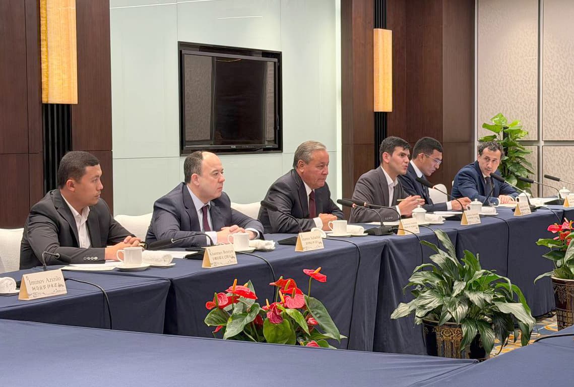 Viloyat hokimi Shuhratbek Abdurahmonov Xaynan provinsiyasi gubernatori Lyu Syaomin hamda boshqa rasmiy shaxslar, shuningdek, ishbilarmon doira vakillari bilan uchrashuv o‘tkazdi