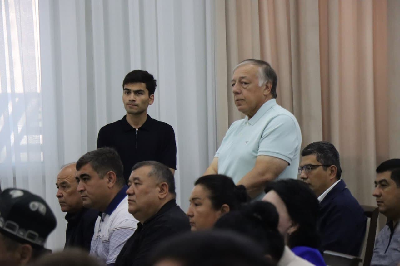 Bobur shahrida viloyat hokimi Shuhratbek Abdurahmonov raisligida “hokimlik soati” yig‘ilishi bo‘lib o‘tdi