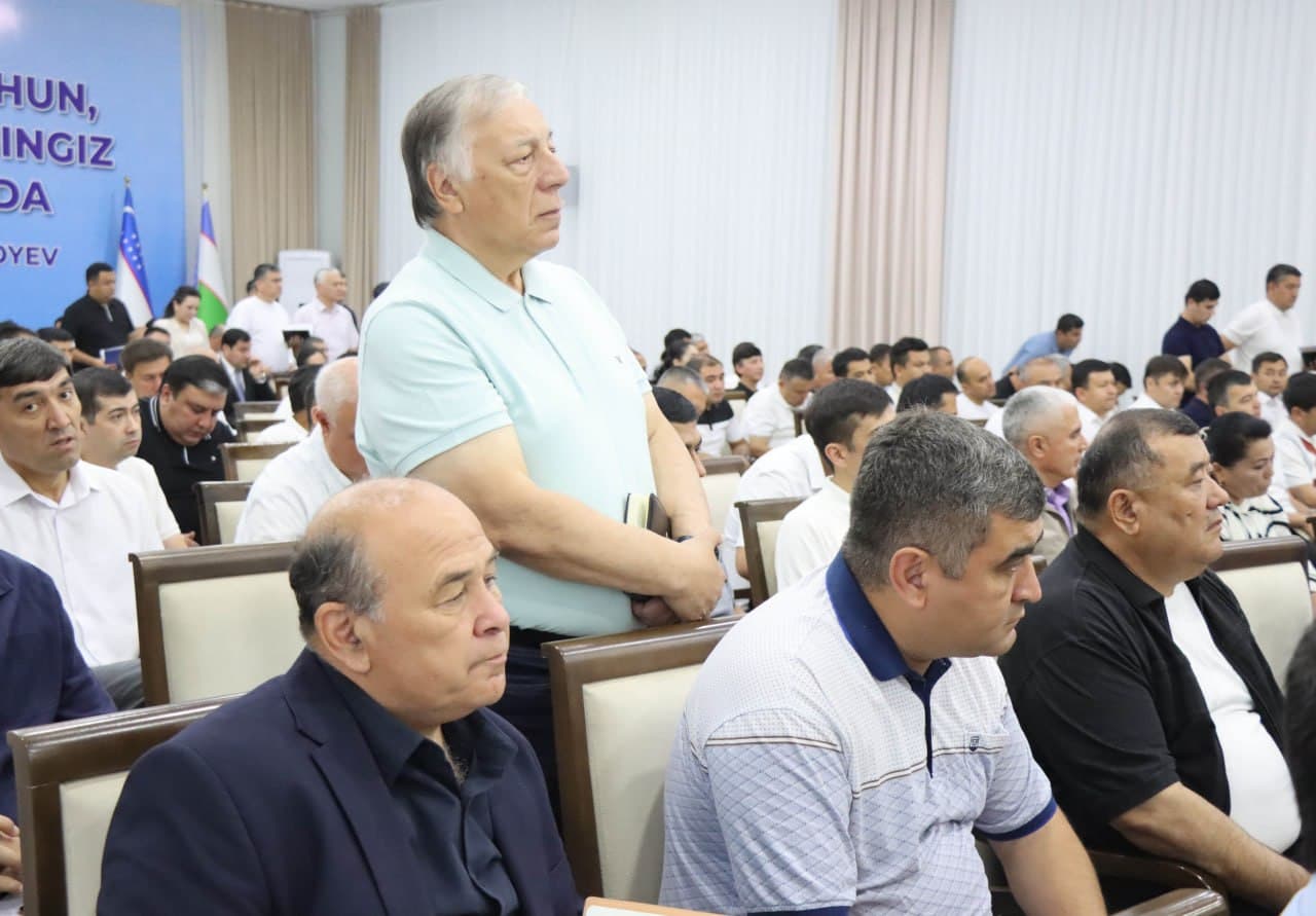 Bobur shahrida viloyat hokimi Shuhratbek Abdurahmonov raisligida “hokimlik soati” yig‘ilishi bo‘lib o‘tdi