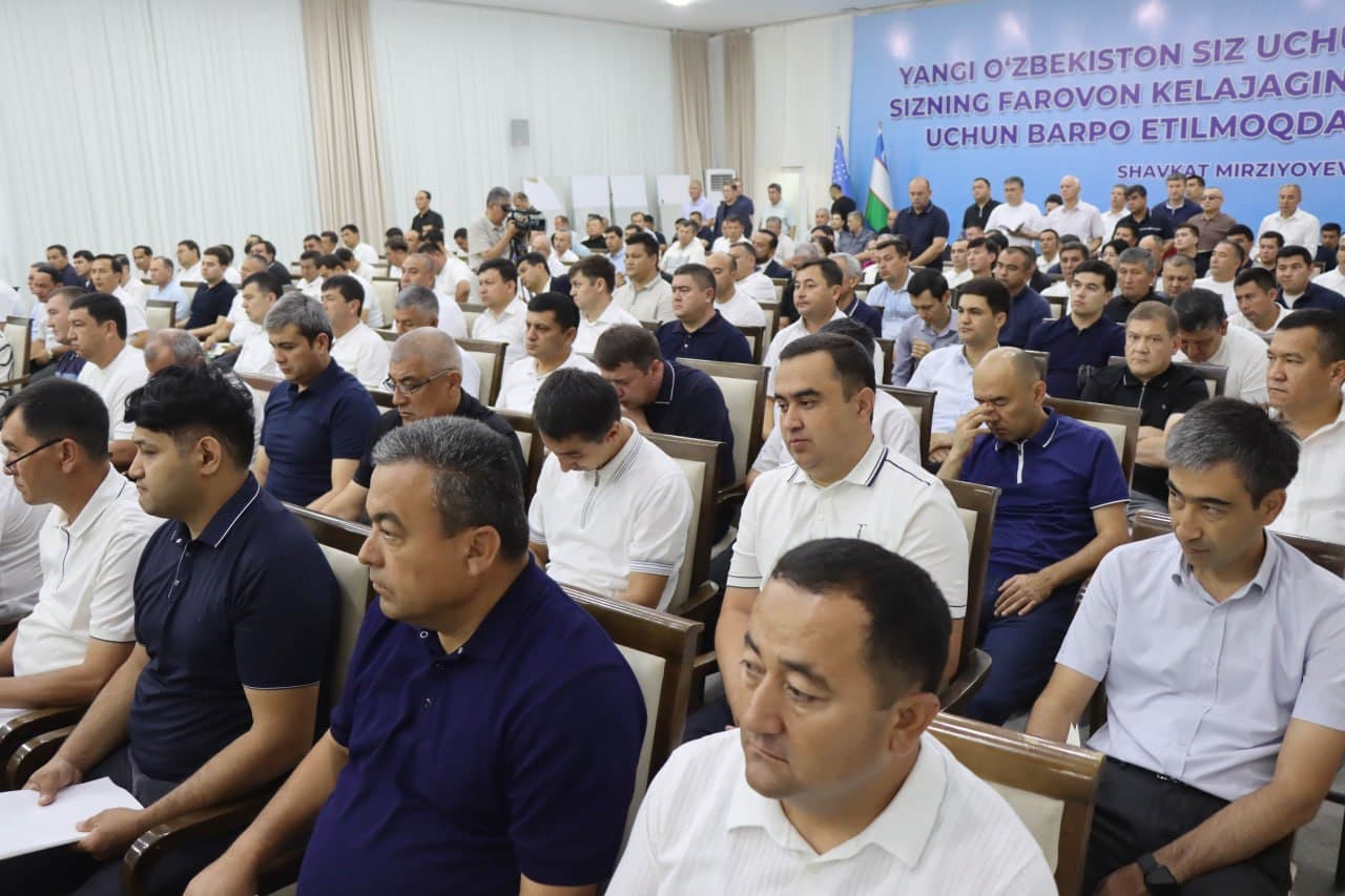 Bobur shahrida viloyat hokimi Shuhratbek Abdurahmonov raisligida “hokimlik soati” yig‘ilishi bo‘lib o‘tdi