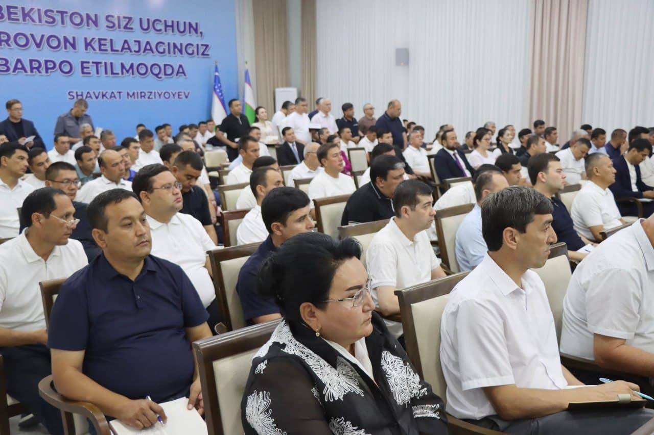 Bobur shahrida viloyat hokimi Shuhratbek Abdurahmonov raisligida “hokimlik soati” yig‘ilishi bo‘lib o‘tdi