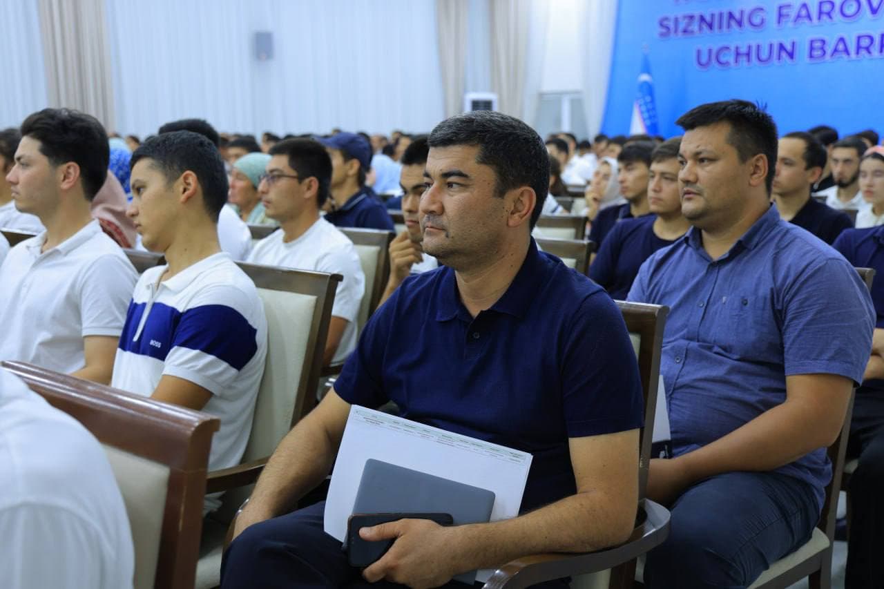 Viloyat hokimi bitiruvchi yoshlar bilan ochiq muloqot o‘tkazdi