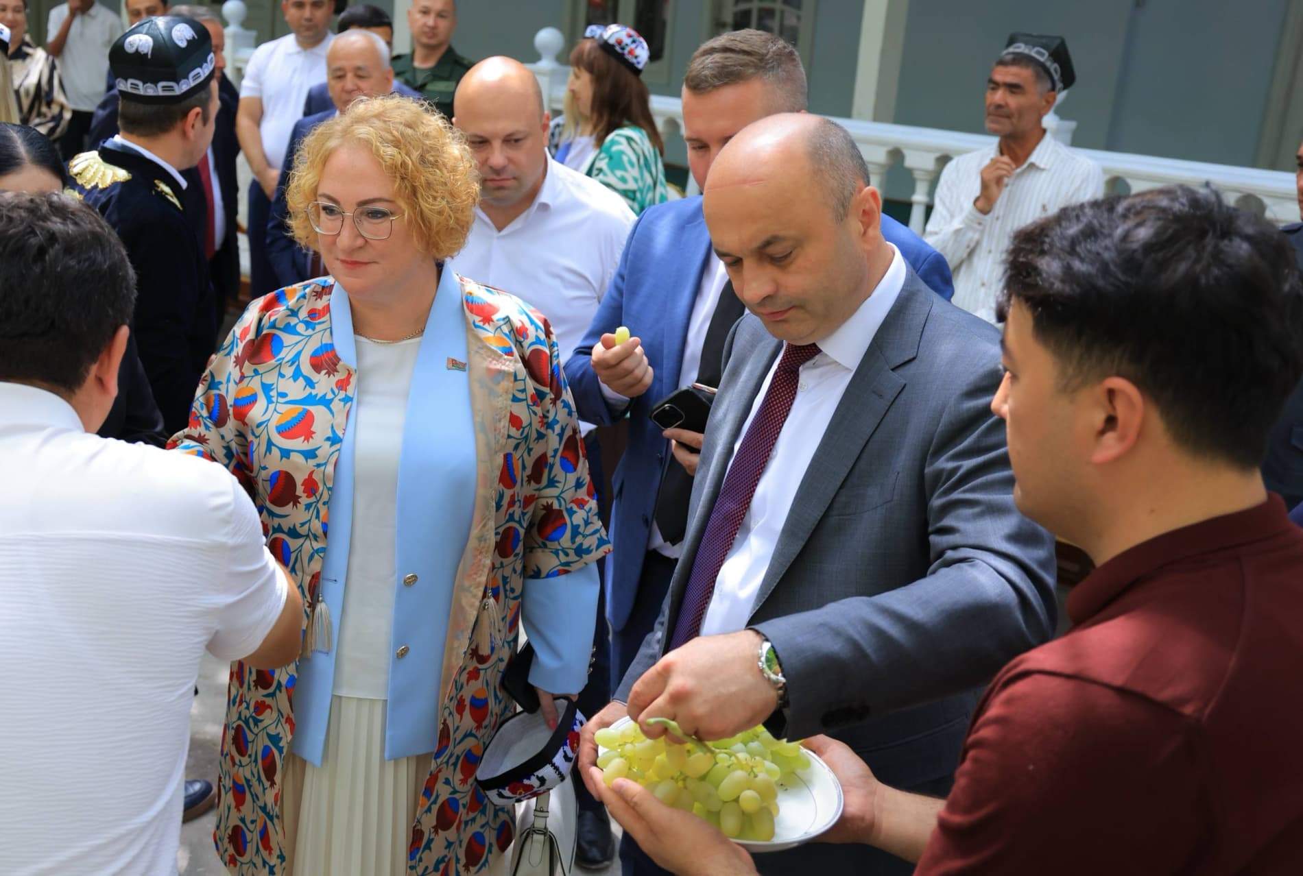 Xalqaro hamkorlik: Belarus delegatsiyasi Buloqboshi tumanidagi uzumchilik tajribasi va sohani rivojlantirish imkoniyatlarini o‘rgandi