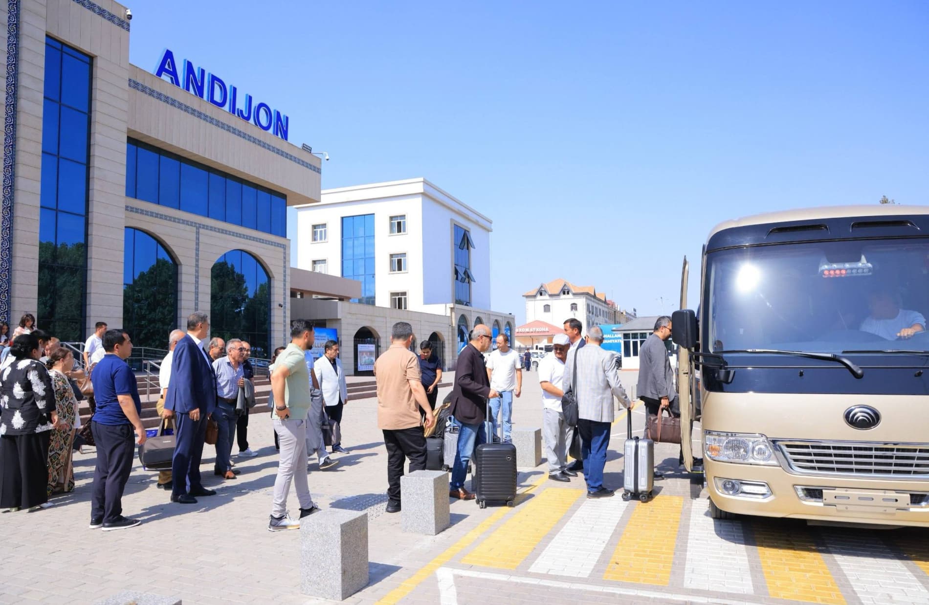 Andijonda turkiy dunyo ijodkorlari jam bo‘ldi: xalqaro adabiy va ijodiy uchrashuv boshlandi