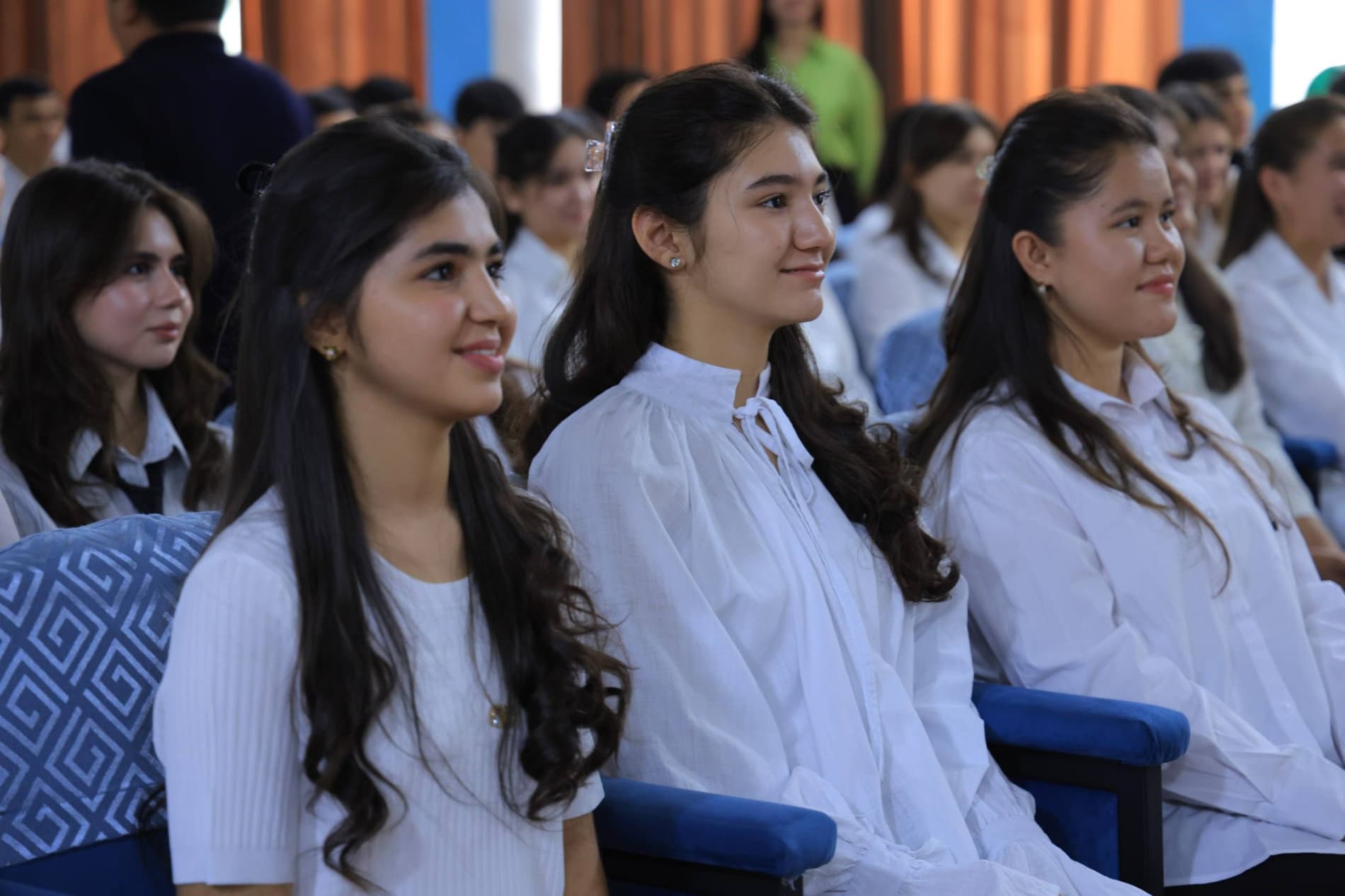 Yoshlar kelajagi va kasb tanlovi: Andijonda bitiruvchilar bilan ochiq muloqot
