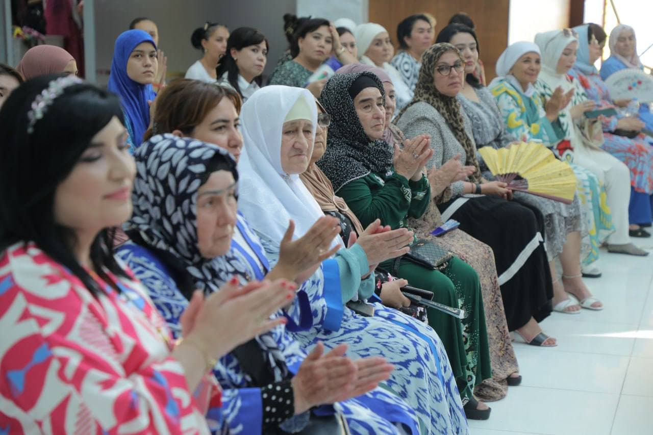 Bugun Olmazor tumanida “Liboslarda qadriyatlar aksi” mavzuida ma’rifiy tadbir bo‘lib o‘tdi.