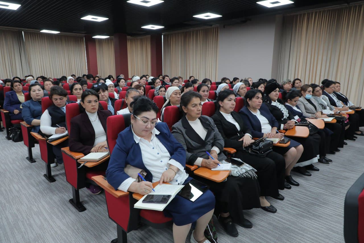 Toshkent shahridagi “Sarbon universiteti”da mahalladagi xotin-qizlar faollari uchun Oila va gender ilmiy-tadqiqot instituti tomonidan tasdiqlangan dasturga asosan malaka oshirish o‘quv-mashg‘ulotlari o‘tkazilmoqda