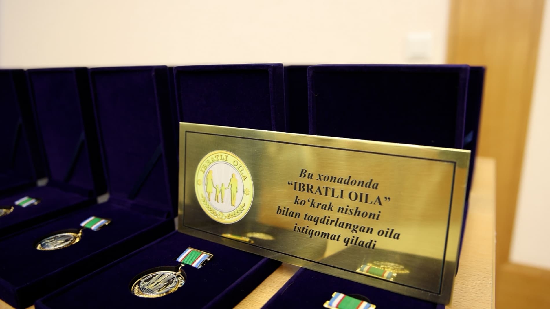 “Ibratli oila” koʻkrak nishoni - jamiyat eʼtirofi, elning duosi, avlodlar uchun oʻrnak boʻladigan meros