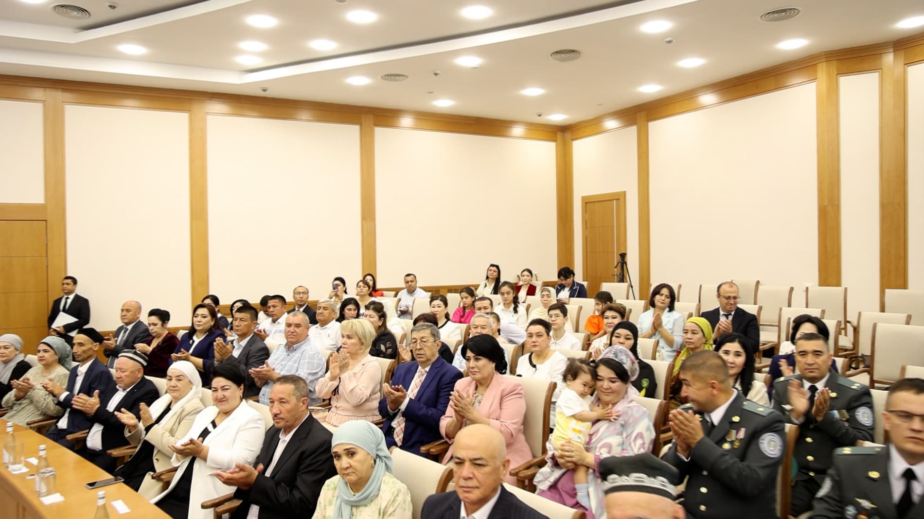 “Ibratli oila” koʻkrak nishoni - jamiyat eʼtirofi, elning duosi, avlodlar uchun oʻrnak boʻladigan meros