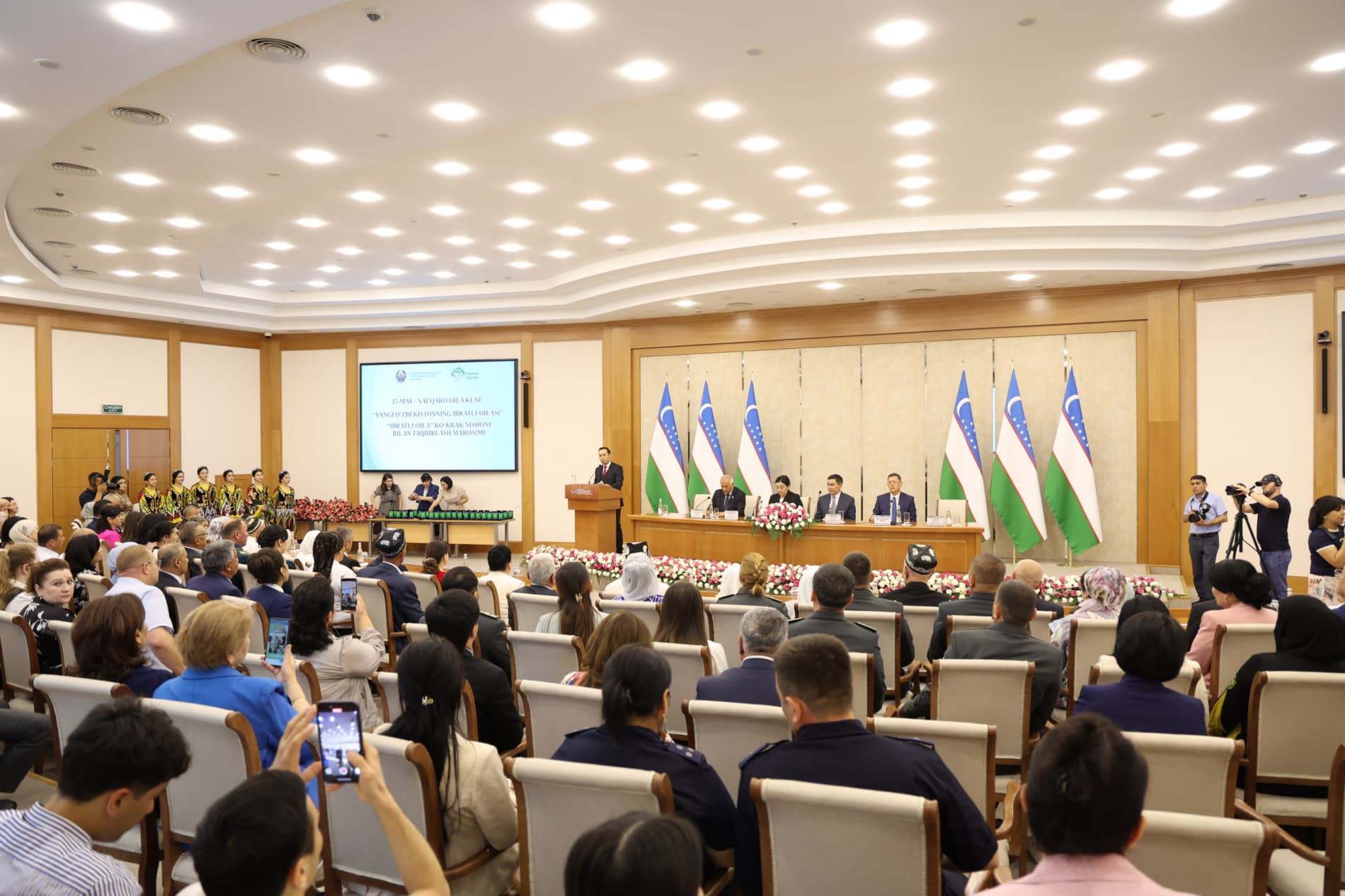 “Ibratli oila” koʻkrak nishoni - jamiyat eʼtirofi, elning duosi, avlodlar uchun oʻrnak boʻladigan meros