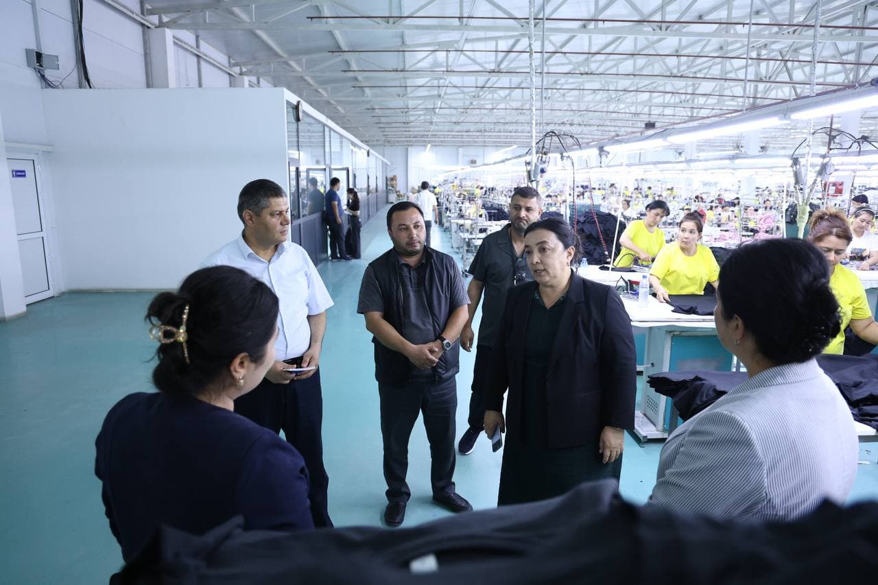 Bosh vaziri o‘rinbosari Zulayho Maxkamova Xorazm viloyatiga tashrifi doirasida Bog‘ot tumanida joylashgan KOBOTEX MCHJ hamda INFLOW MCHJ korxonalarining faoliyati bilan yaqindan tanishdi.