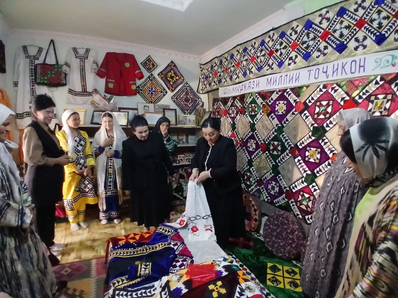 “Maromiylik” dasturi ijrosi va marosimlarni ixcham o‘tkazish masalalari o‘rganildi