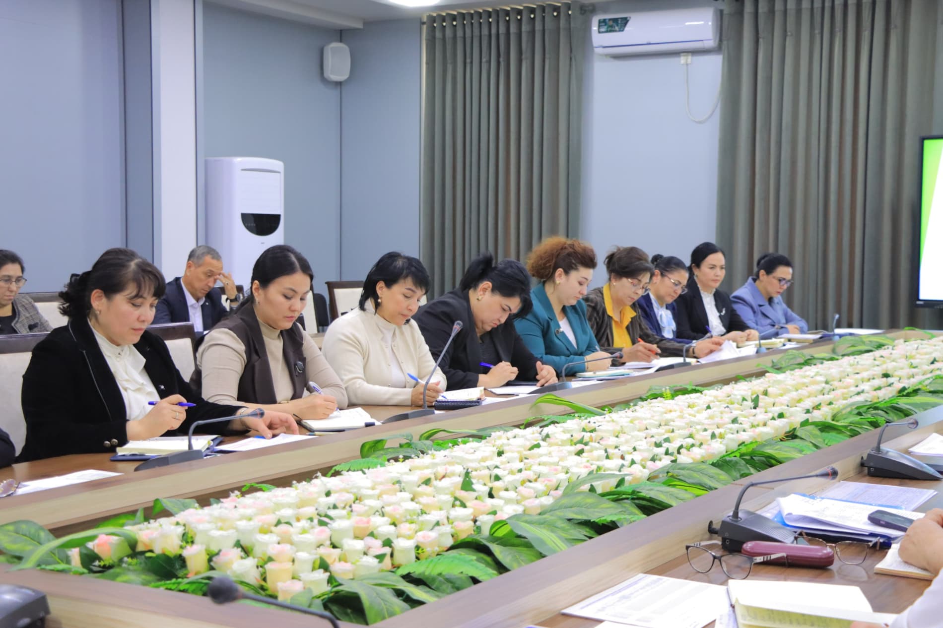 Toshkent viloyatida 2025-yilda oila va xotin-qizlar masalalari yuzasidan amalga oshirilgan ishlar tahlil qilindi