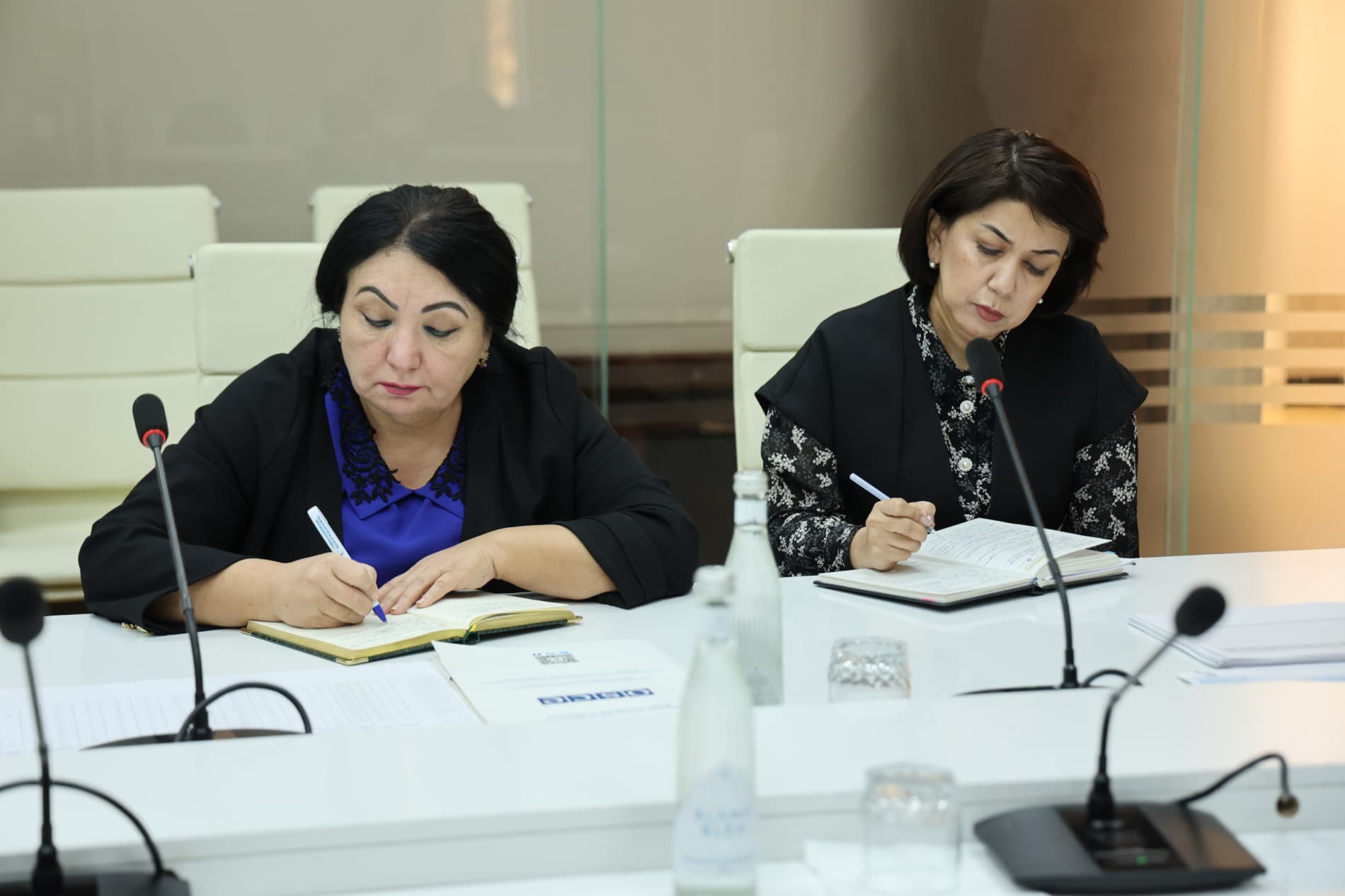 Xotin-qizlar va oilalar farovonligi yoʻlidagi dolzarb masalalar muhokama qilindi