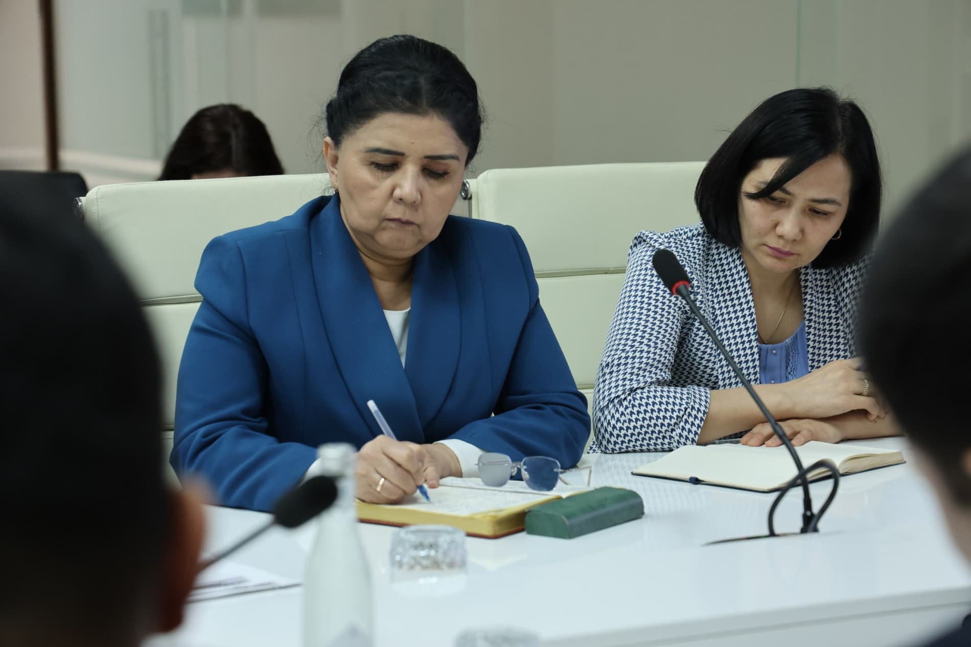 Ayollar va bolalarga nisbatan tazyiq va zo'ravonlikni oldini olish bo'yicha amalga oshirilayotgan ishlar muhokama qilindi