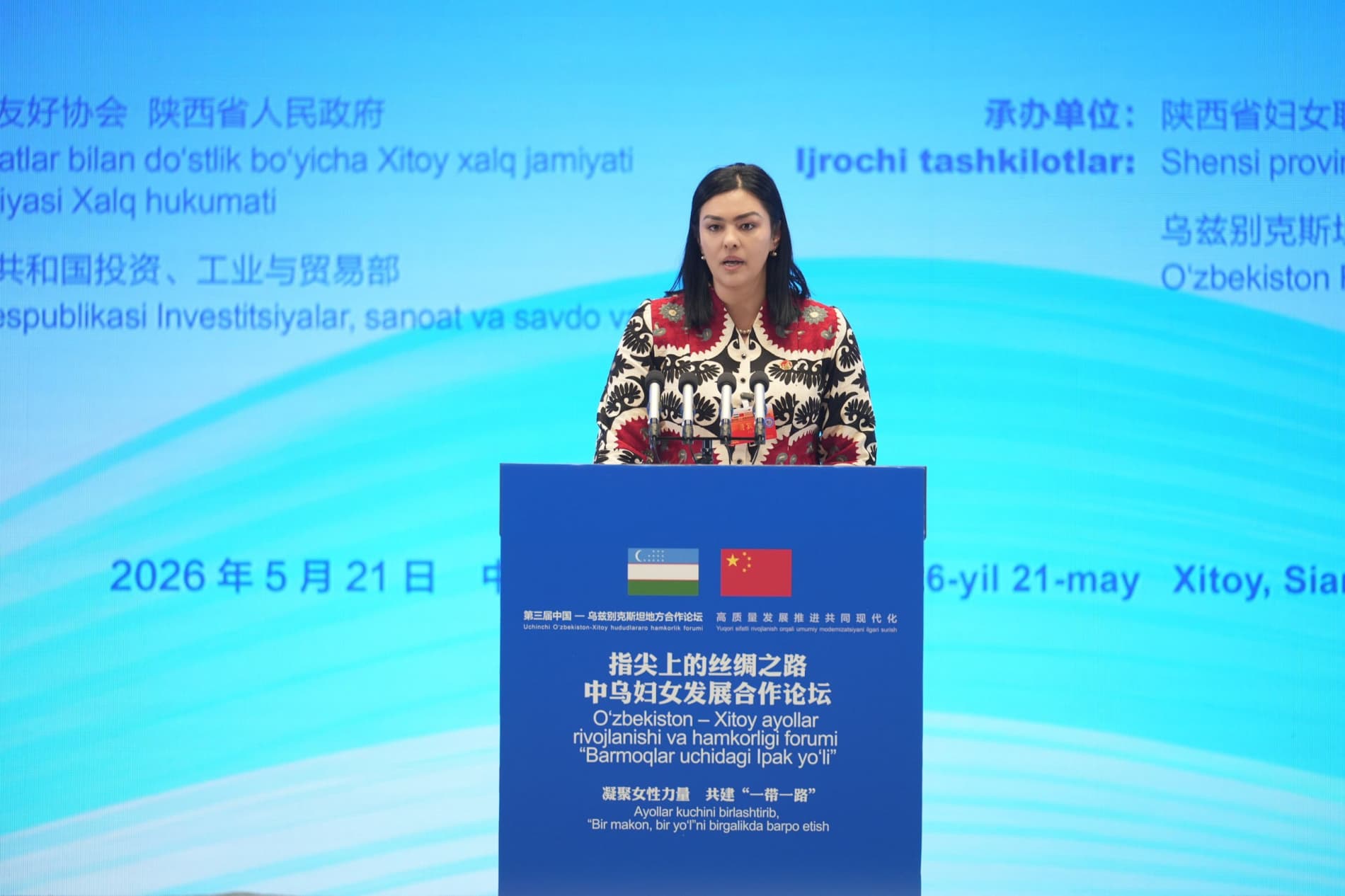 "Kaftimizda buyuk ipak yo'li": Sian shahrida O'zbekiston xotin-qizlar forumi bo'lib o'tdi