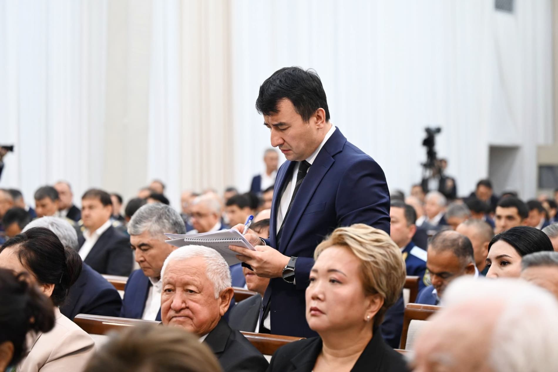 Nukus shahrida Prezident Shavkat Mirziyoyev raisligida Qoraqalpog‘istonni ijtimoiy-iqtisodiy rivojlantirish masalalariga bag‘ishlangan yig‘ilish bo‘lib o‘tmoqda.