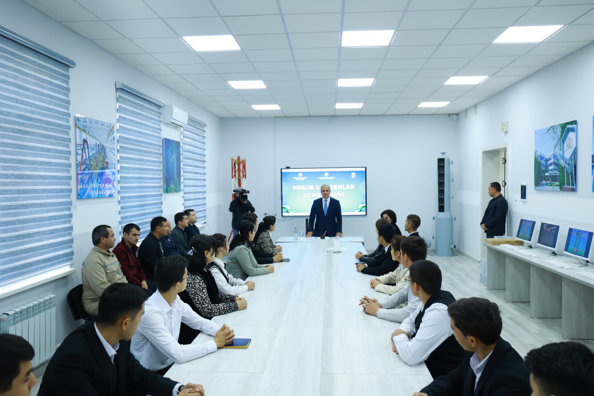 Ботир Зарипов Бухоро муҳандислик-технология институти профессор-ўқитувчилари ва талаба-ёшлар билан учрашди