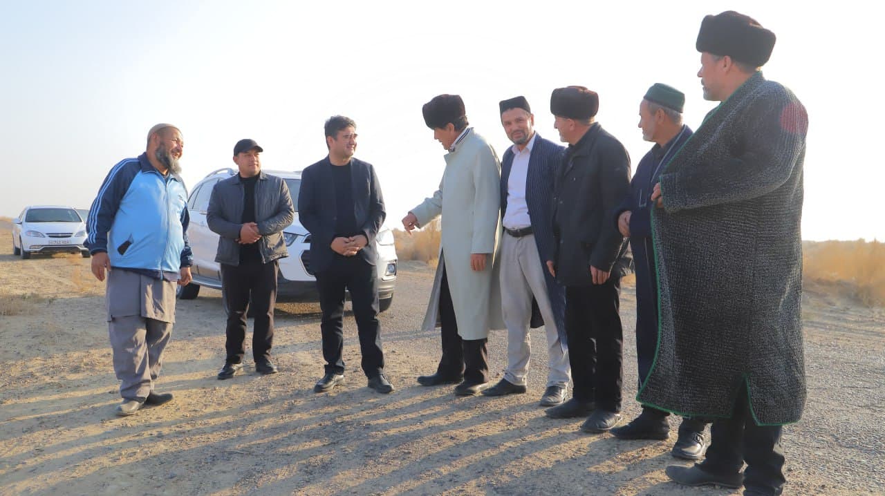 Shofirkon: "Hazor nur" ziyoratgohiga eltuvchi yoʻl obod qilinmoqda