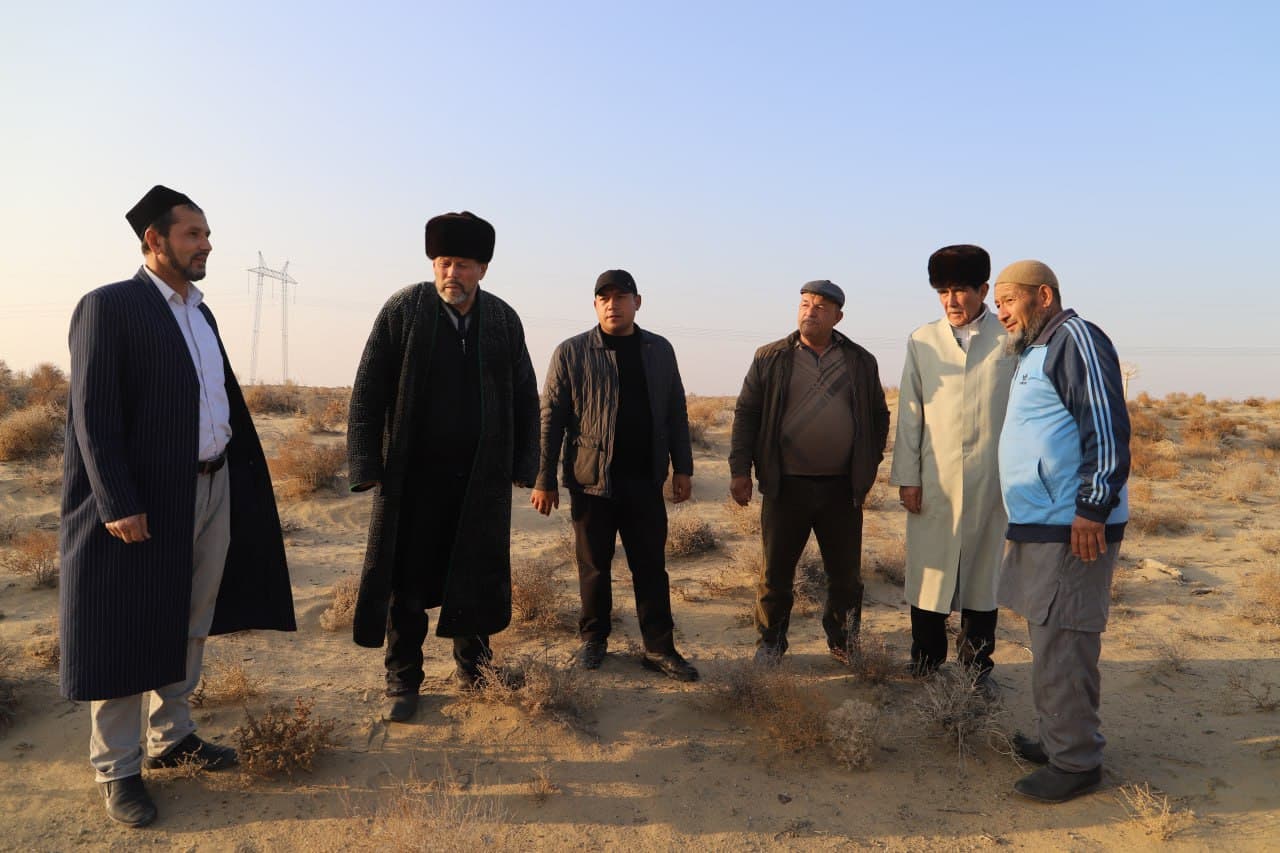 Shofirkon: "Hazor nur" ziyoratgohiga eltuvchi yoʻl obod qilinmoqda