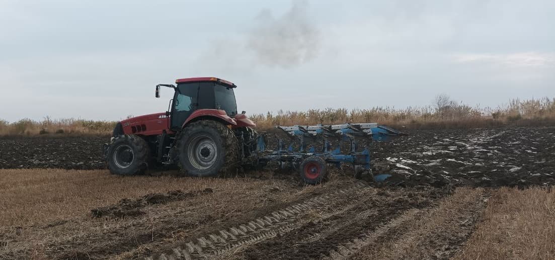 Вобкент: келгуси ҳосил учун экин ерларини шудгорлаш тадбири давом этмоқда