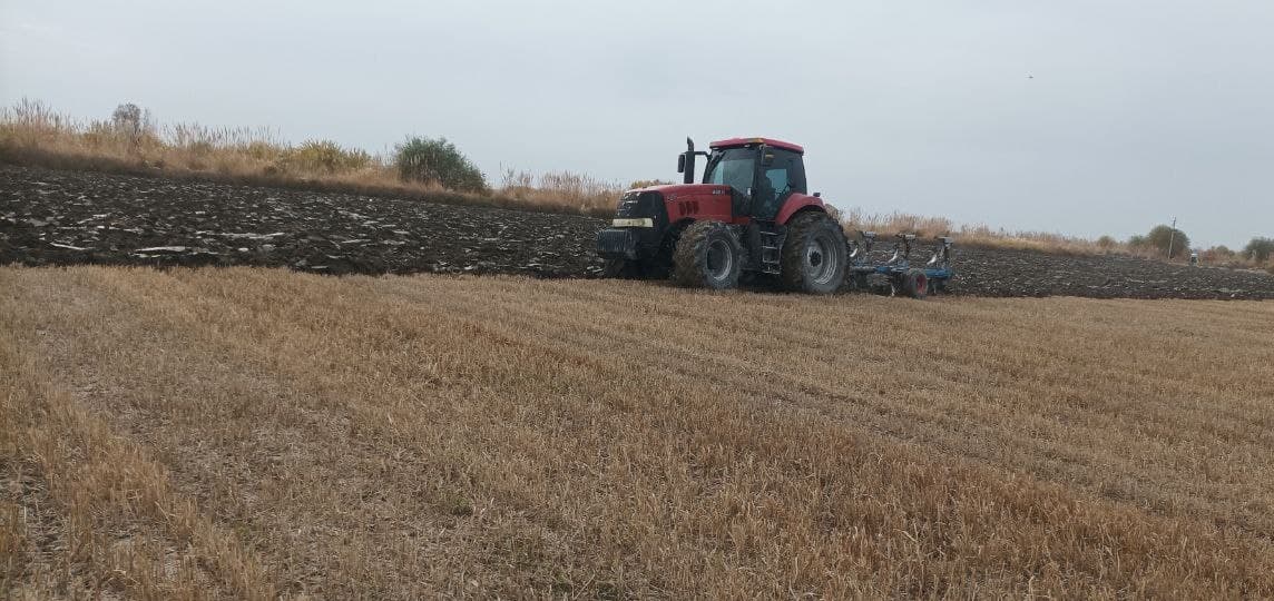 Вобкент: келгуси ҳосил учун экин ерларини шудгорлаш тадбири давом этмоқда