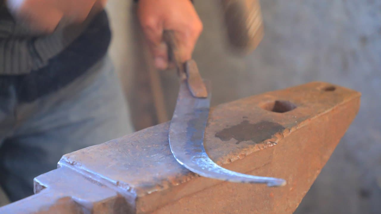 Olot: Yoʻldosh Odilov ota kasbini ulugʻlab, temirchilikda kam boʻlmadi...