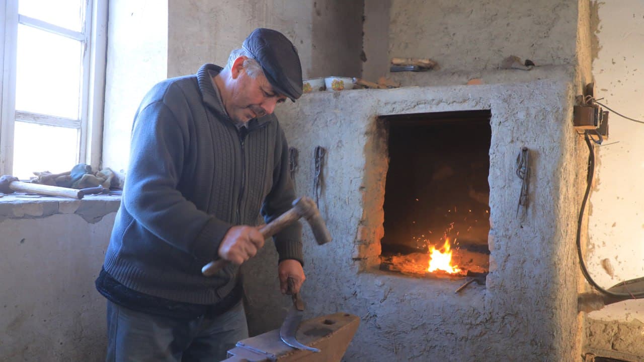 Olot: Yoʻldosh Odilov ota kasbini ulugʻlab, temirchilikda kam boʻlmadi...