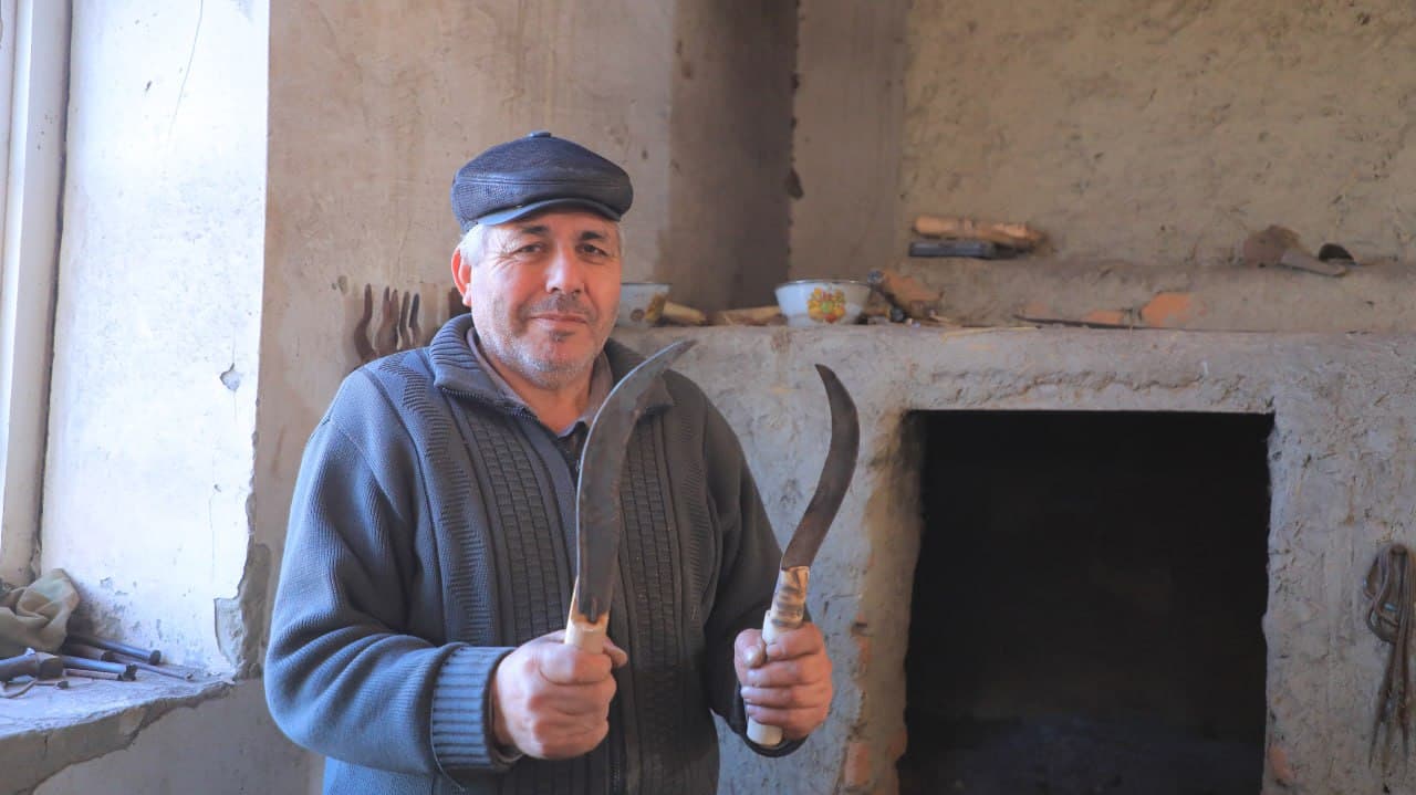 Olot: Yoʻldosh Odilov ota kasbini ulugʻlab, temirchilikda kam boʻlmadi...