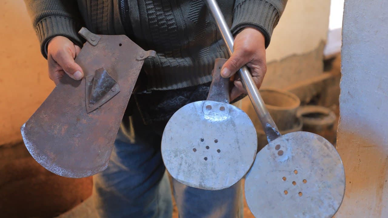 Olot: Yoʻldosh Odilov ota kasbini ulugʻlab, temirchilikda kam boʻlmadi...