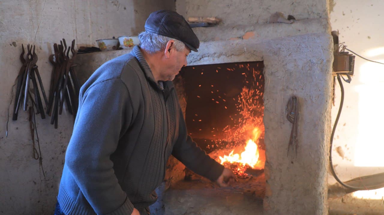 Olot: Yoʻldosh Odilov ota kasbini ulugʻlab, temirchilikda kam boʻlmadi...