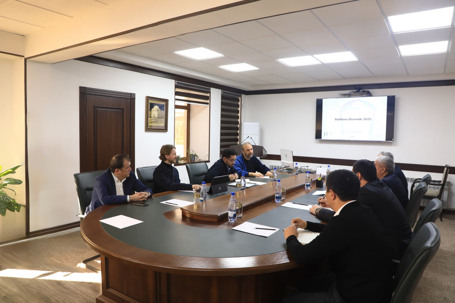 Халқаро замонавий санъат биенналесини юқори савияда ўтказиш масалалари муҳокама қилинди