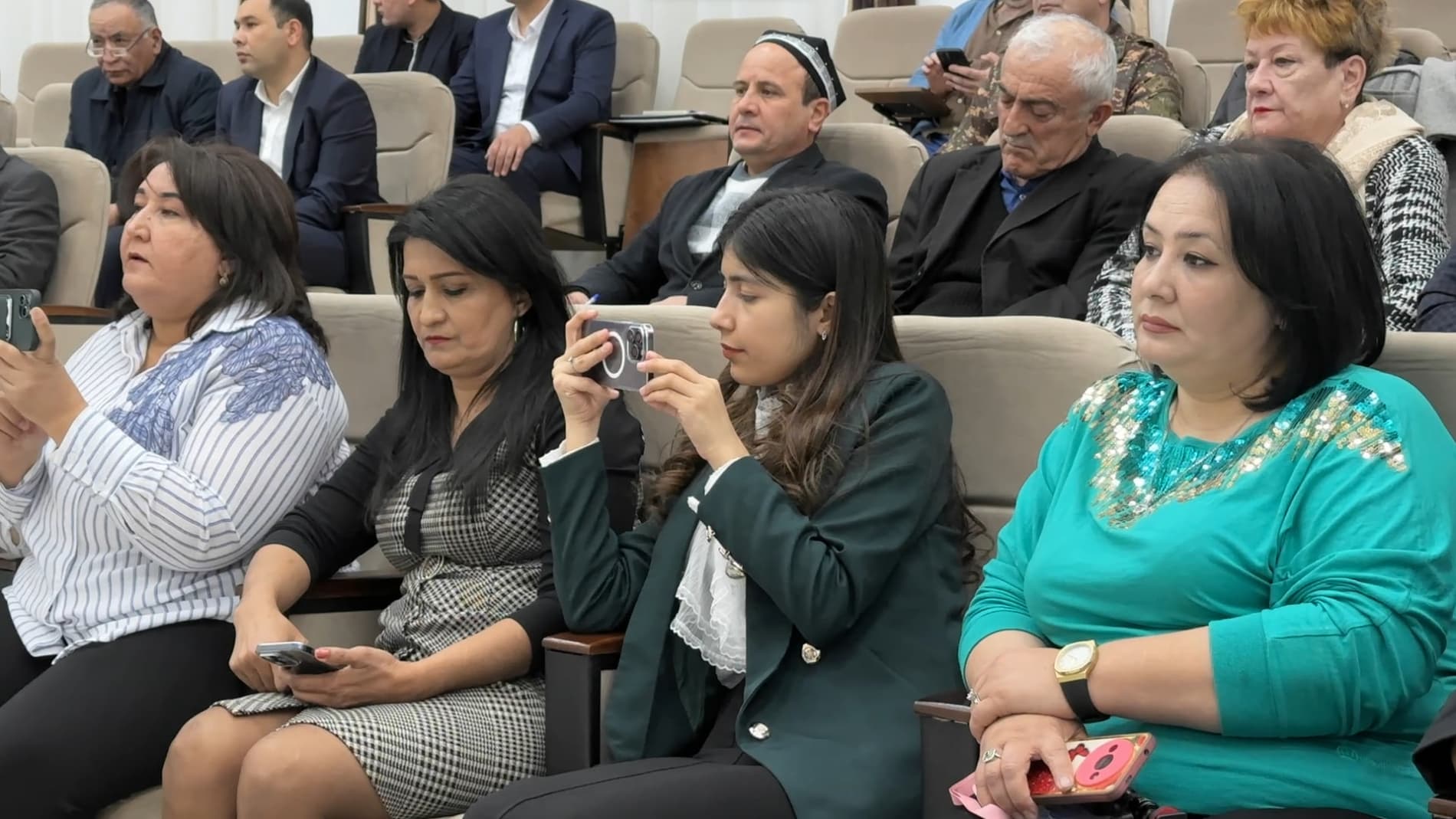 Botir Zaripov ommaviy axborot vositalari xodimlari, jurnalist va blogerlar bilan muloqot qildi