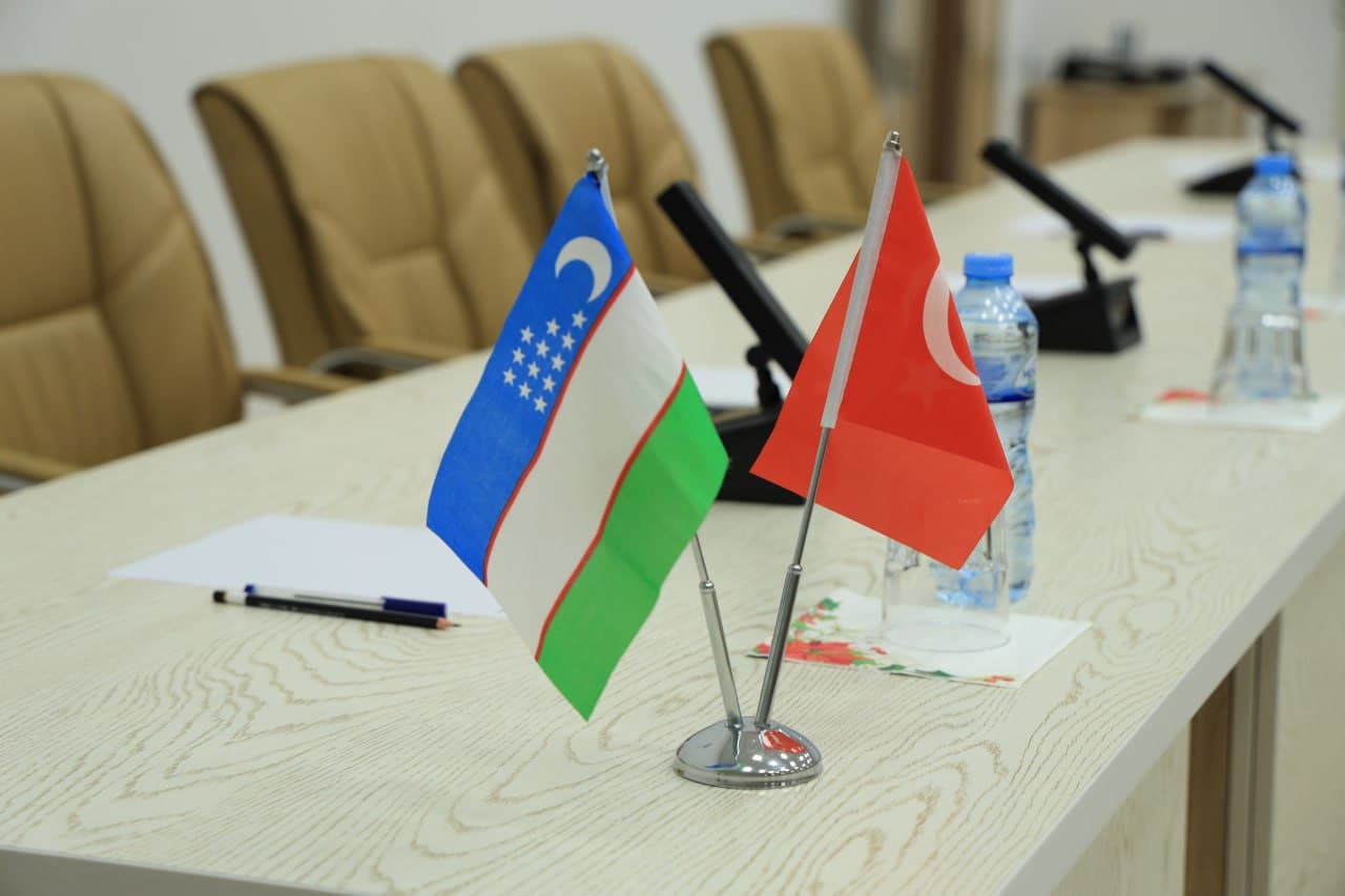 Turkiyaning "Canlıoğlu Tekstil Sanayi” va “Dış Ticaret LTD Şirketi" korxonasi vakillari Buxoroda